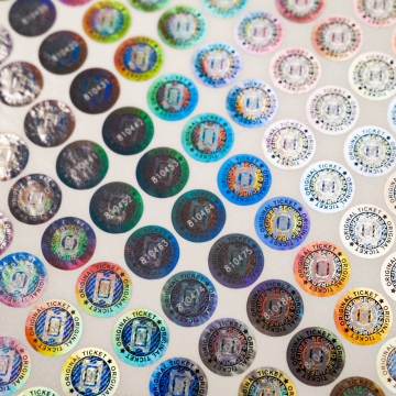 Numbered hologram stickers for ticket, passes and wristbands, round design, 13 mm